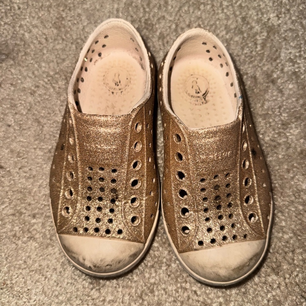 Native Shoes Toddler Glitter Slip-On Sneakers Gold Sparkle C7 Lightweight